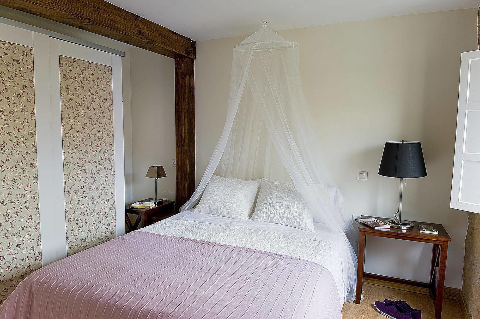 Apartamentos Turisticos Los Zapatos Morados Аро Экстерьер фото