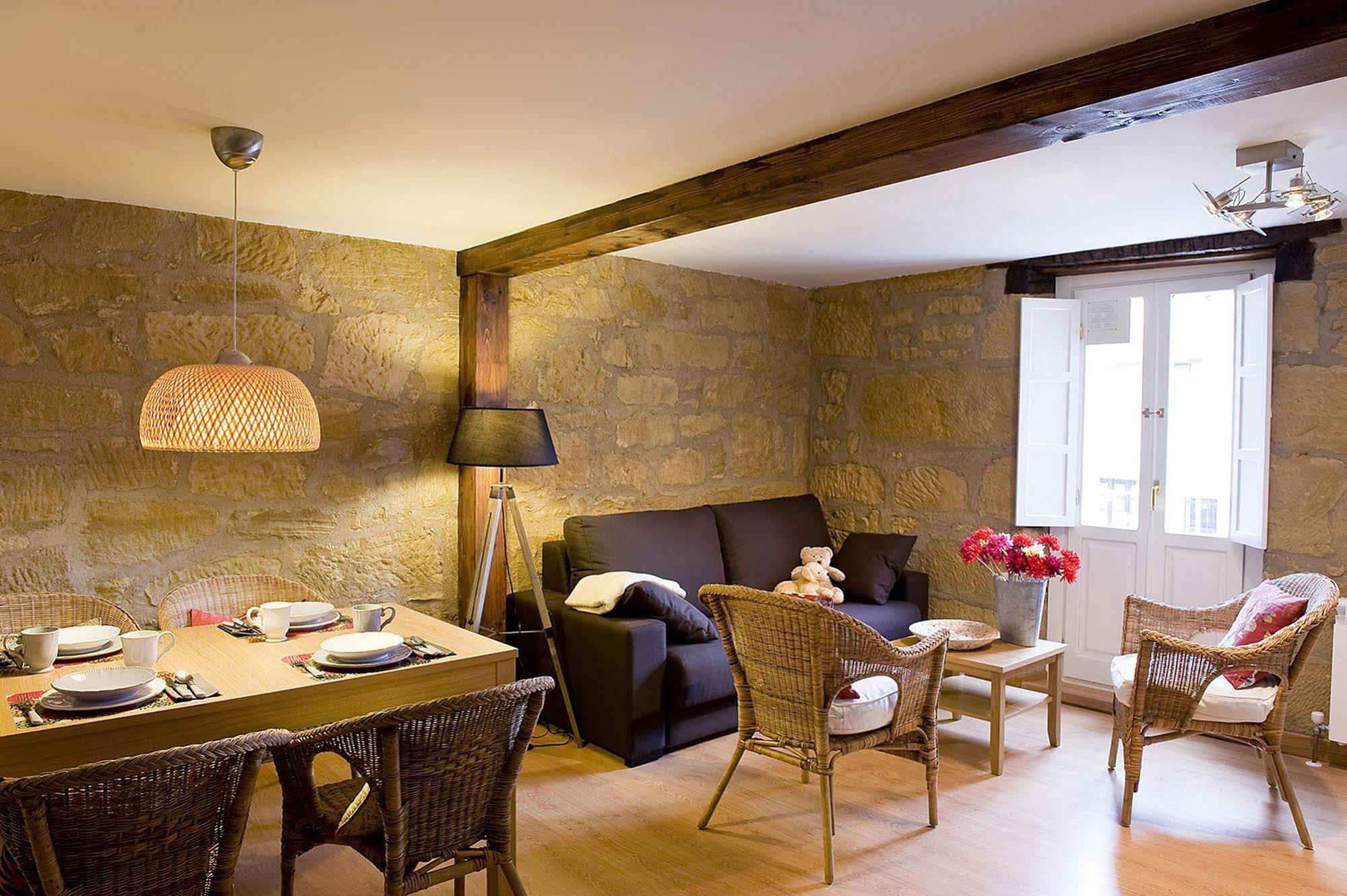 Apartamentos Turisticos Los Zapatos Morados Аро Экстерьер фото